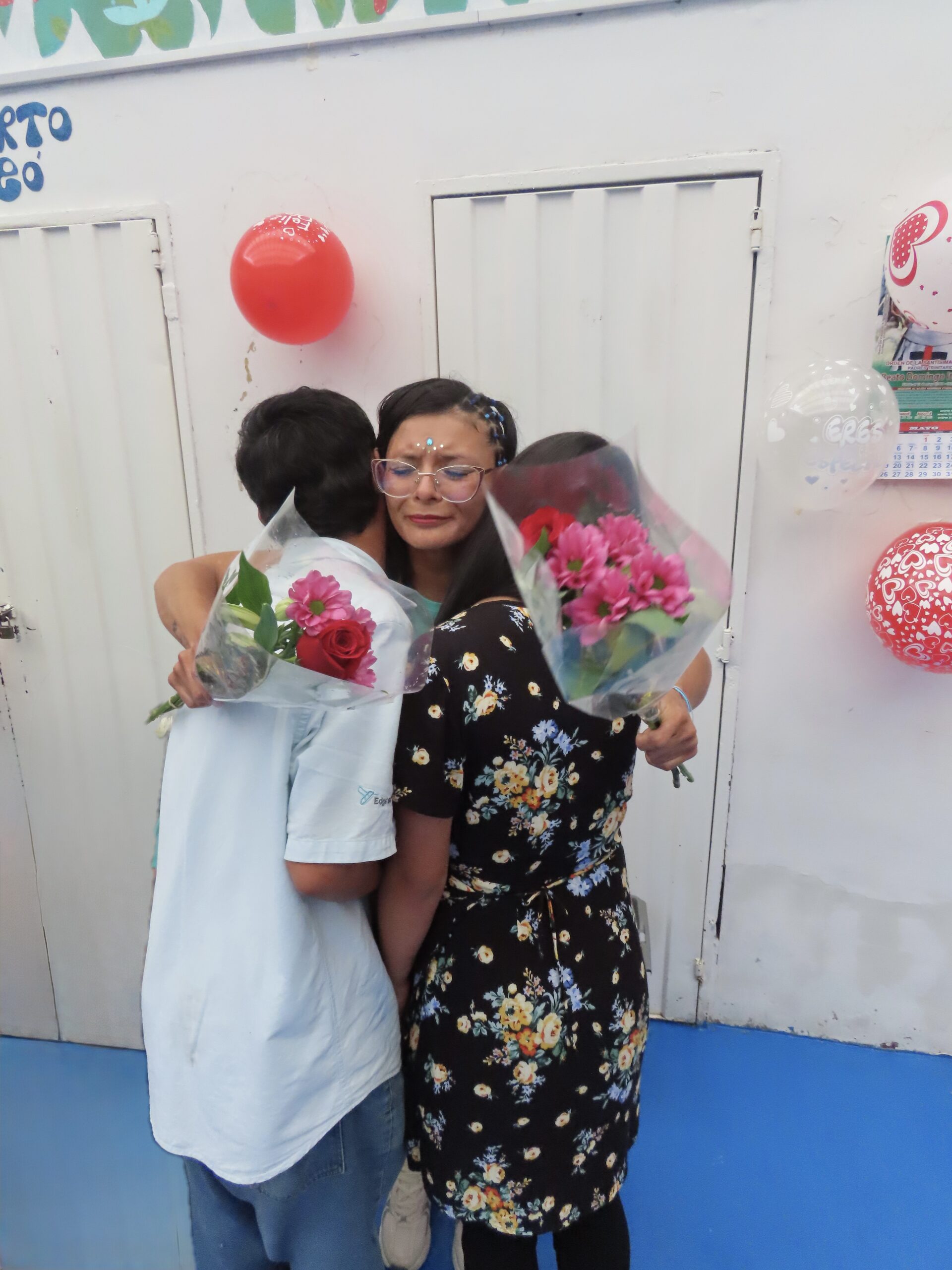 Mujeres privadas de la libertad en un espacio restauración y unión faminiar durante un programa de Caminos Cruzados ONG.
